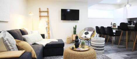 Una Smart TV, una oficina