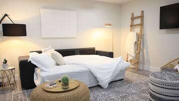 2 chambres, bureau, fer et planche Ă  repasser, lit parapluie