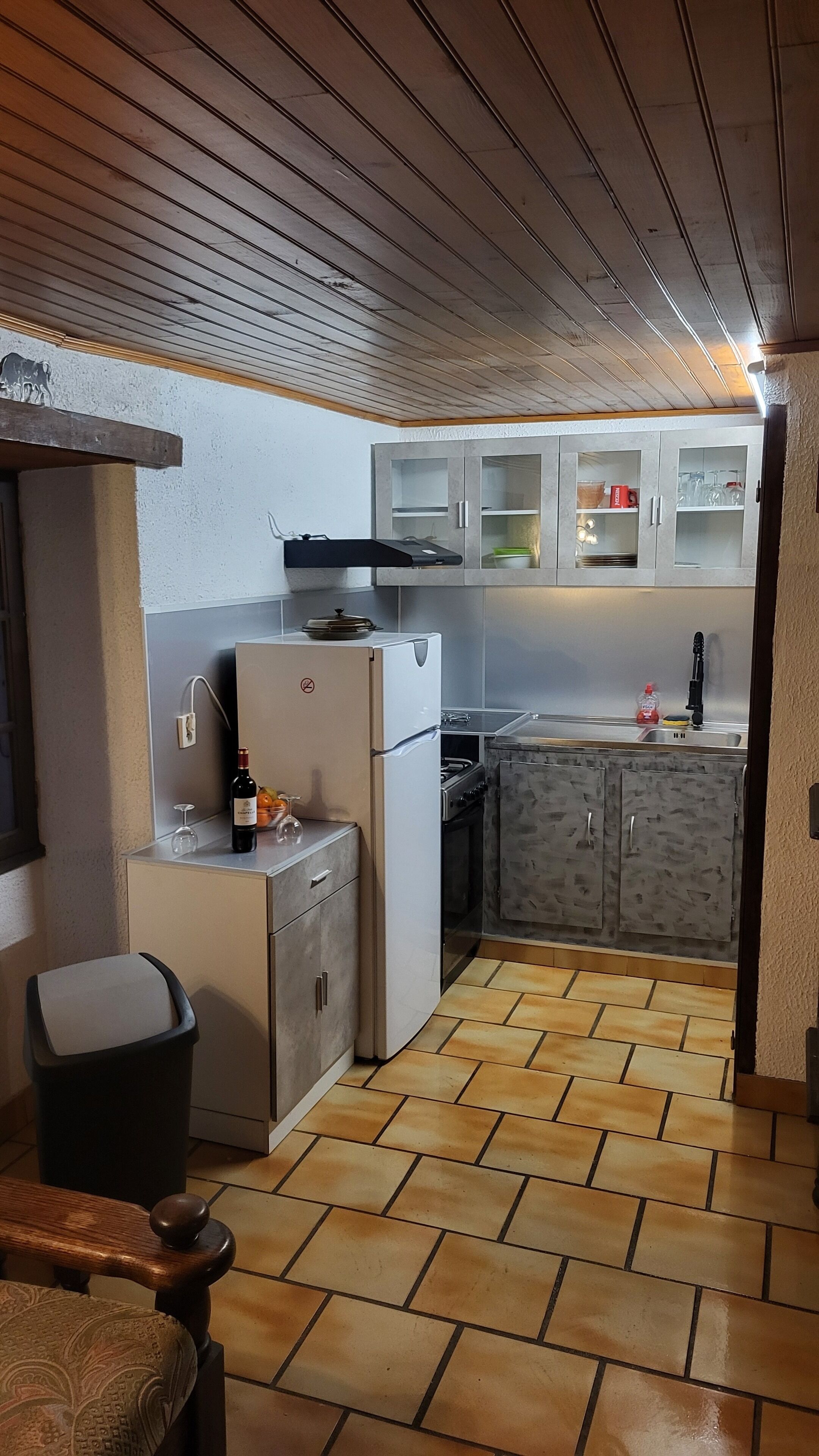 Geladeira, micro-ondas, fogão, cooktop