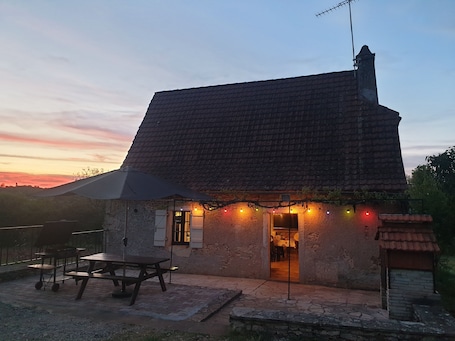 Outdoor dining. Coeur DU Causse