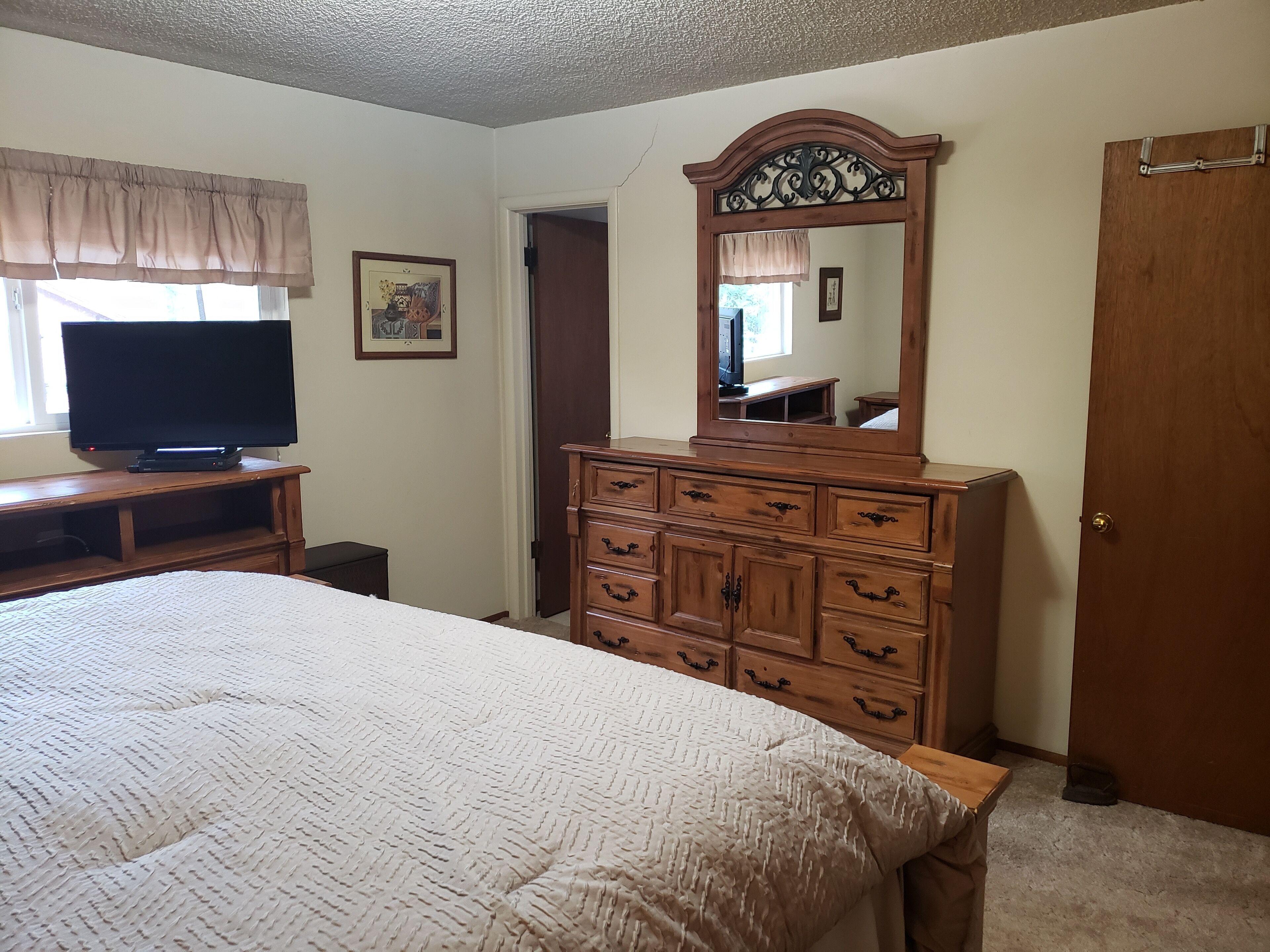 Family House in the pines, 30 min from Sunrise - Pets welcomed.