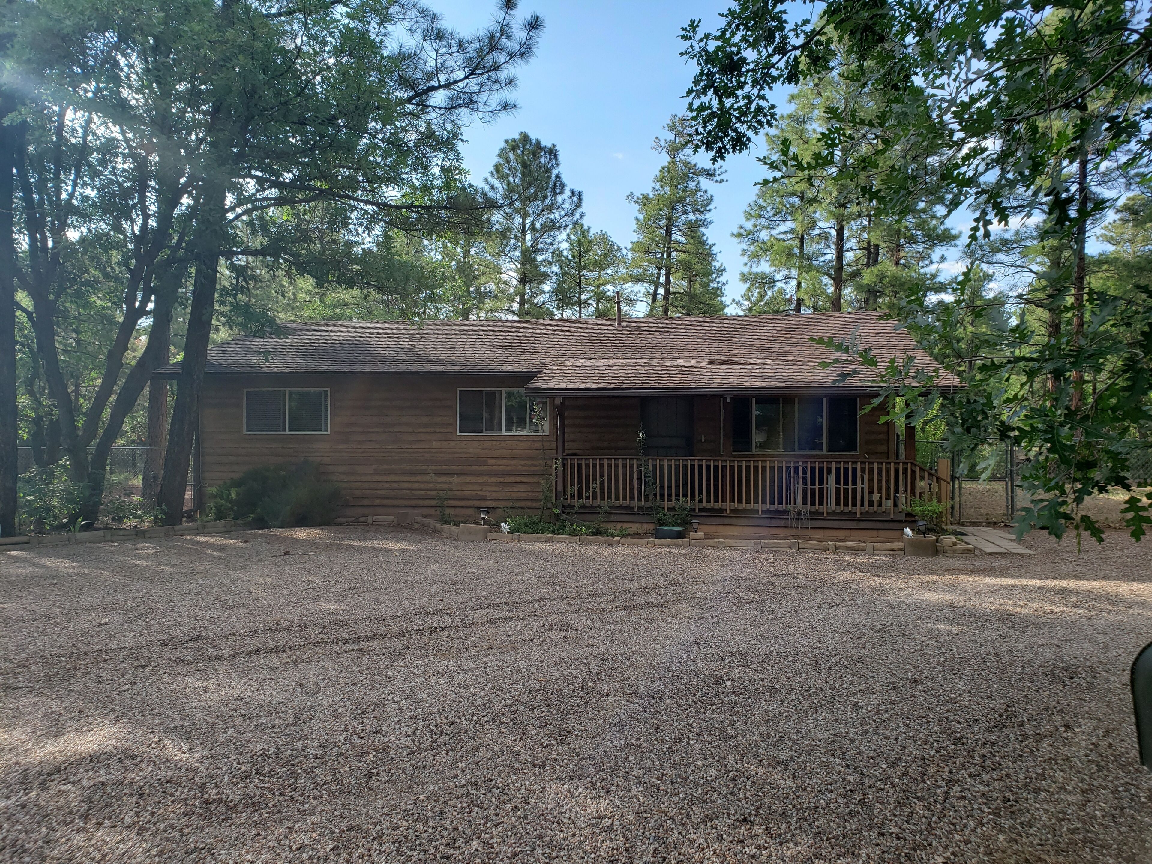 Family House in the pines, 30 min from Sunrise - Pets welcomed.