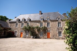 Exterior - Manoir le Cosquer (Pommerit-le-Vicomte)