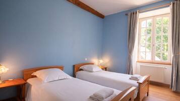 7 Schlafzimmer, Bügeleisen/Bügelbrett, Reisekinderbett, kostenloses WLAN