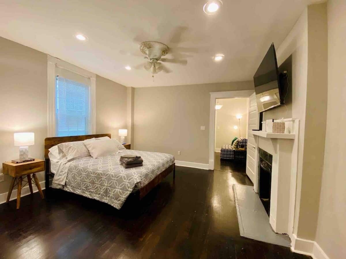 Midtown Cozy Getaway...Piedmont Park..Free Parking