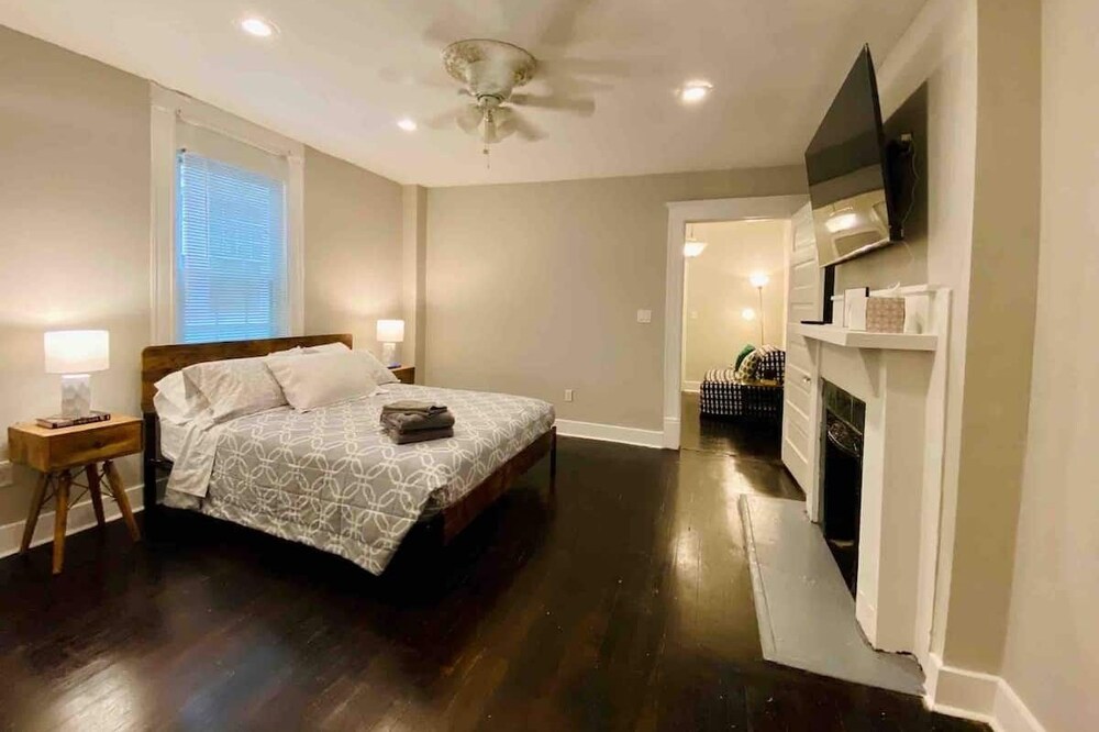 Midtown Cozy Getaway...Piedmont Park..Free Parking