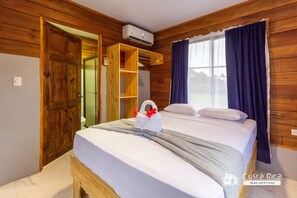 2 bedrooms, premium bedding, pillow-top beds, free WiFi - Sunset Arenal House (La Fortuna)