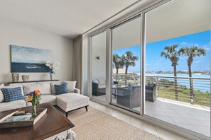 Télévision, lecteur de DVD, chaîne hi-fi