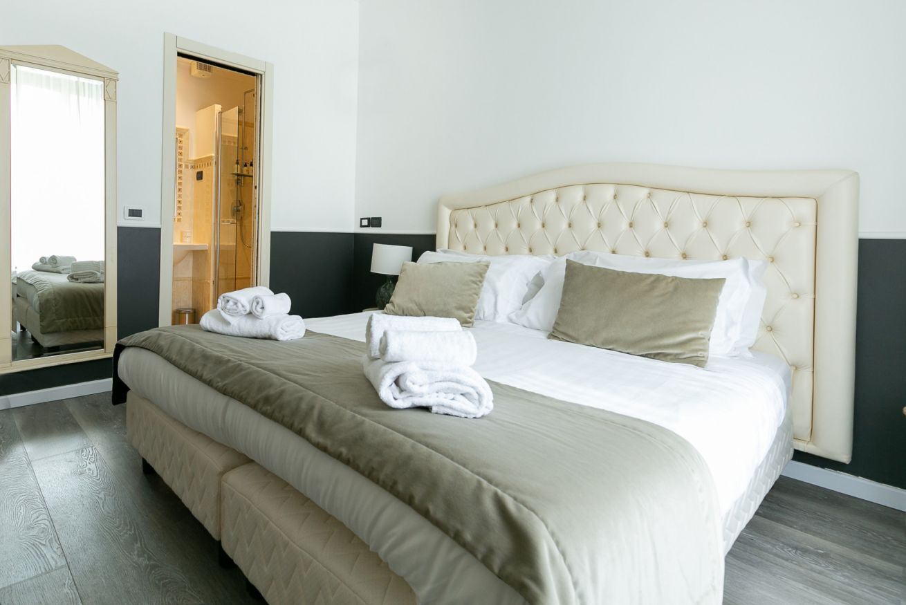 6 Schlafzimmer, Zimmersafe, Bügeleisen/Bügelbrett, Reisekinderbett