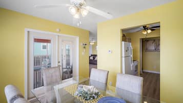 Huis, 3 slaapkamers, balkon, aan het strand | Dineerruimte