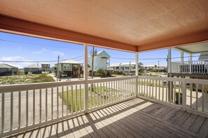 Casa, 3 habitaciones, balcón, junto a la playa | Terraza o patio