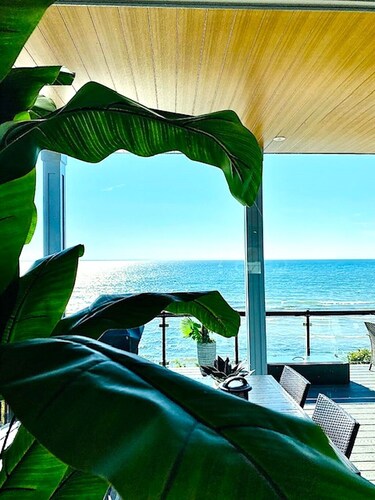 IN THE MOMENT Luxury Beachfront Paradise, with private beach access, BBQ, AC