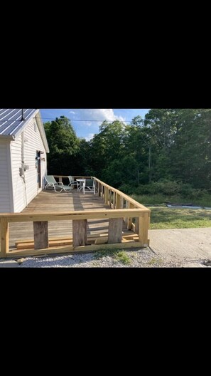 Terrace/patio - Secret Crag - Family Home - RRG - WiFi, Laundry (Beattyville)