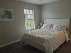3 bedrooms, desk, iron/ironing board, free WiFi