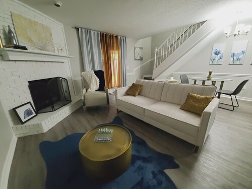 Modern Designer Townhouse | Ideal for Long Term Executive Stays