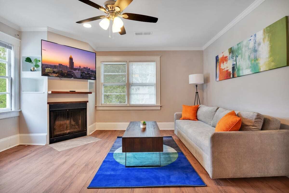 Fabulous!! Midtown’s best location!! Fresh herbs!