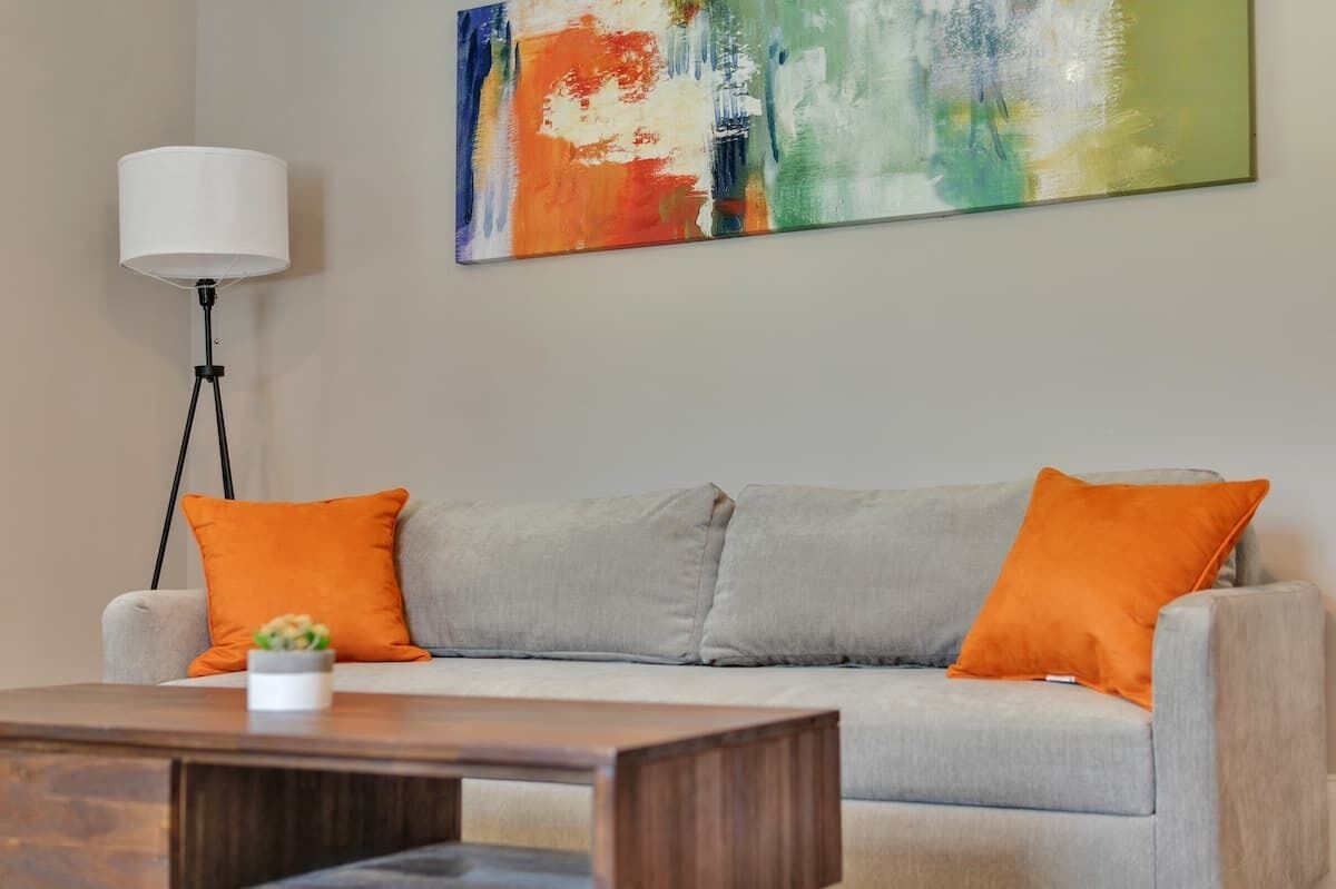 Fabulous!! Midtown’s best location!! Fresh herbs!