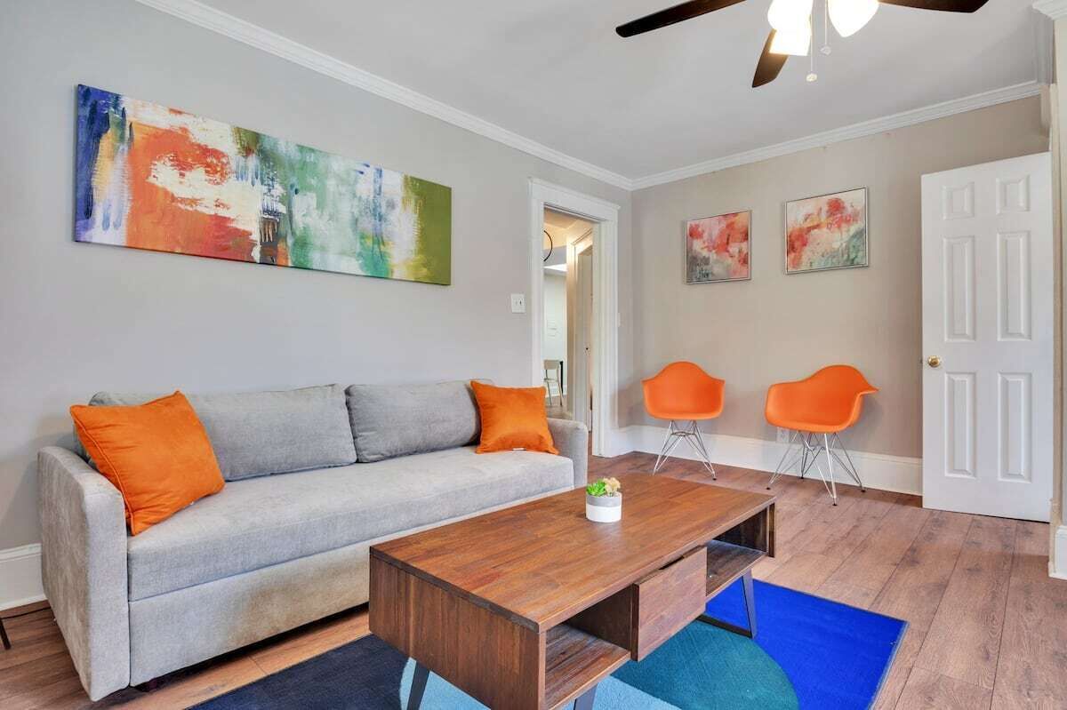 Fabulous!! Midtown’s best location!! Fresh herbs!