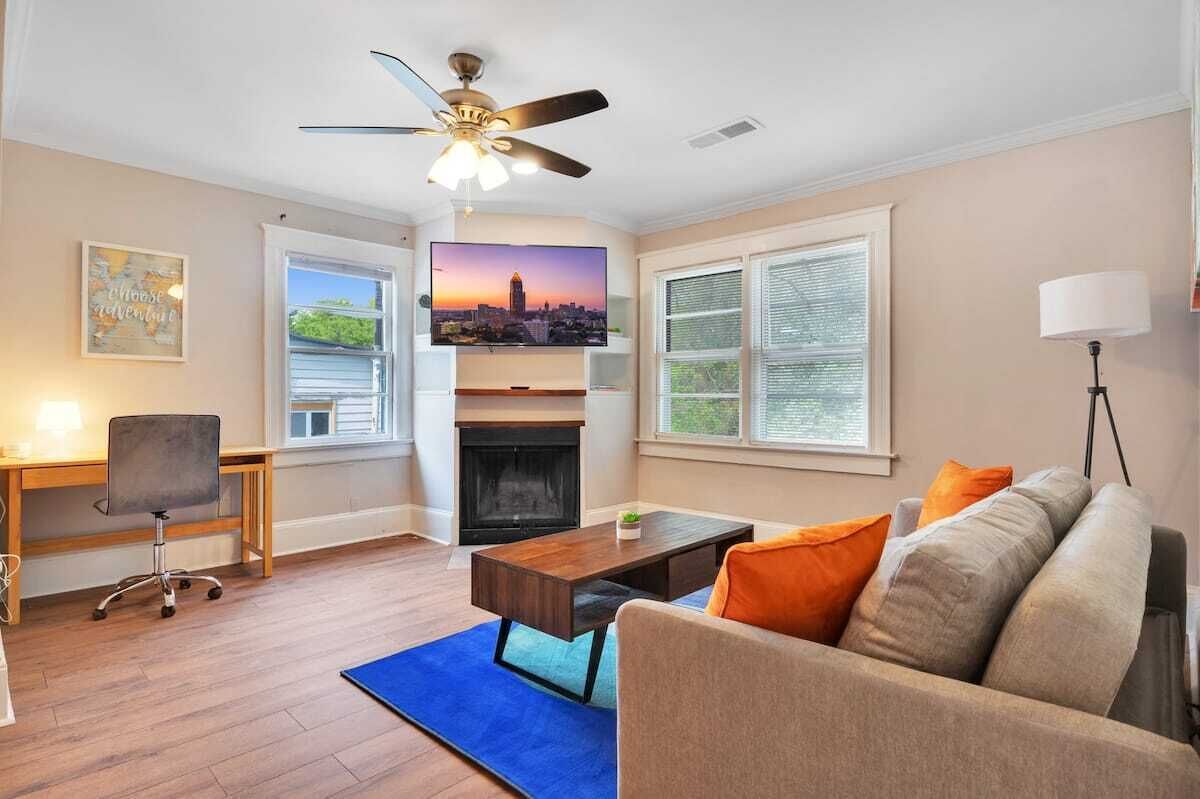 Fabulous!! Midtown’s best location!! Fresh herbs!