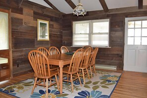 Dining - Avocet- Shared Community Water Access, Close to Beach. (Chincoteague)