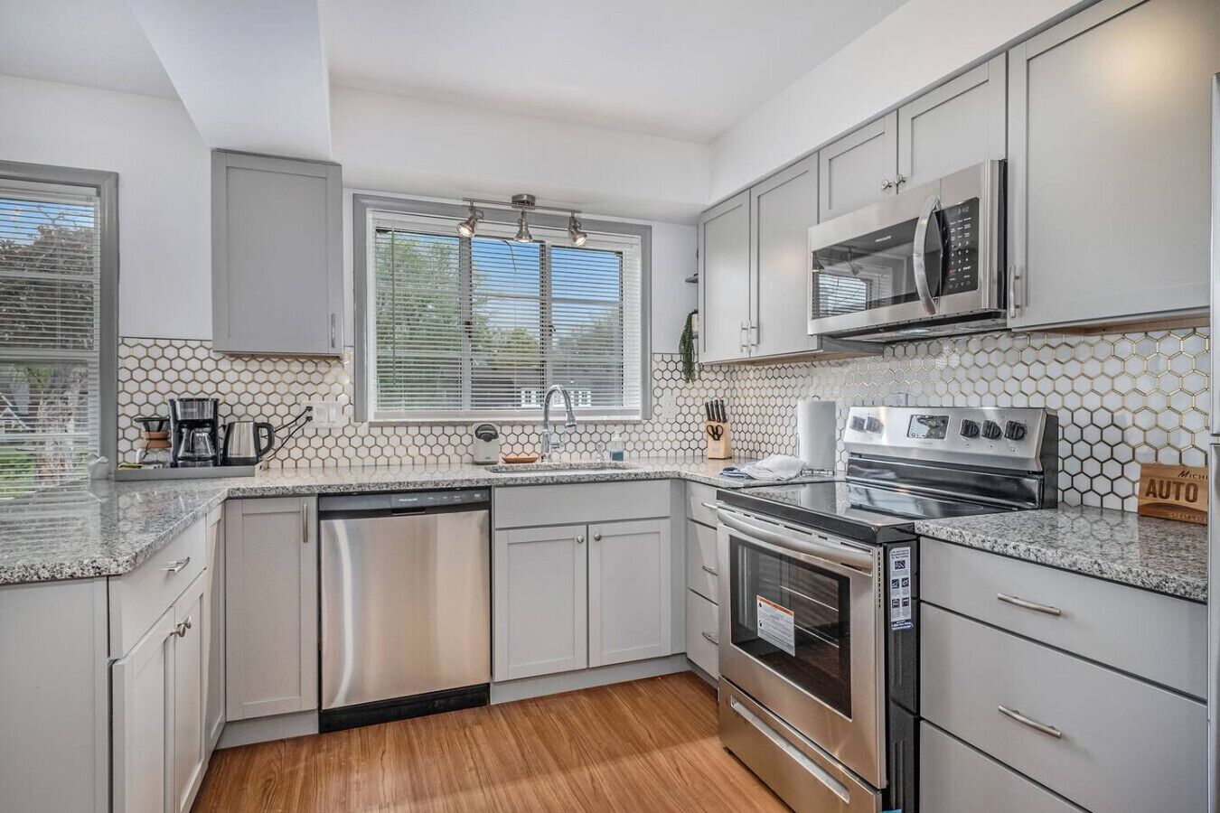 冰箱、微波炉、烤箱、炉灶