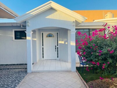 CASA BELUGA, Private home in the HEART of Downtown La Paz