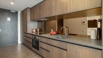 Coffee/tea maker, fridge, microwave, oven