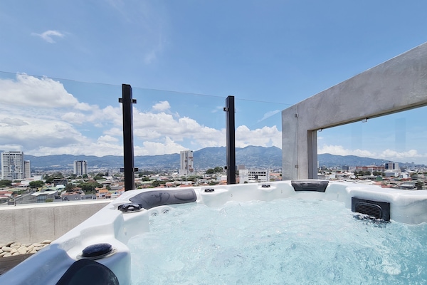 Bañera de hidromasaje al aire libre
