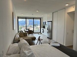 尊荣公寓, 2 张大床 | 私人厨房 | 大冰箱、微波炉、烤箱、烤盘