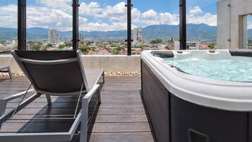 Bồn tắm spa ngoài trời