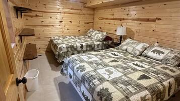 Travel crib, free WiFi, bed sheets