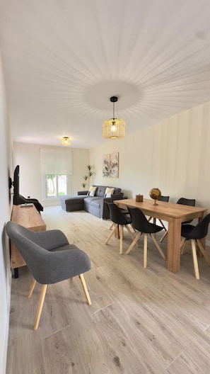 TV - Punto Mágico, apartamento con jardín (Chiclana de la Frontera)