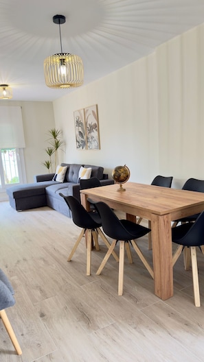 Dining - Punto Mágico, apartamento con jardín (Chiclana de la Frontera)