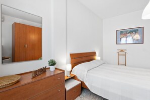 2 slaapkamers, een strijkplank/strijkijzer