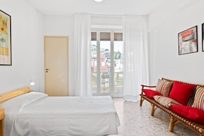 2 chambres, fer et planche Ă repasser