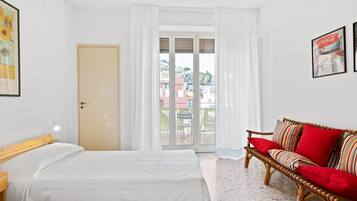 2 Schlafzimmer, Bügeleisen/Bügelbrett