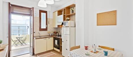 電子レンジ、オーブン、コンロ