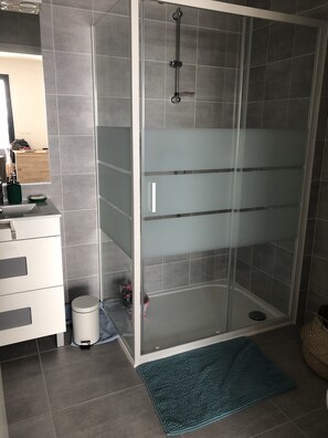 Shower, toilet paper