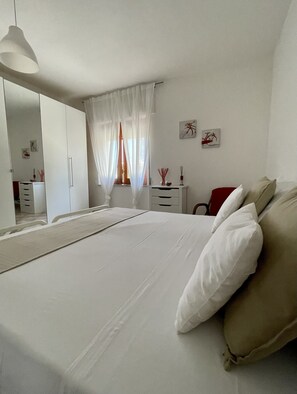 2 chambres, fer et planche à repasser, Wi-Fi gratuit, draps fournis