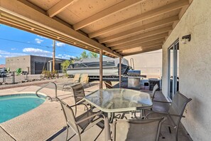 Outdoor dining - Pool & boat parking 1 mi to lake (Lake Havasu City)