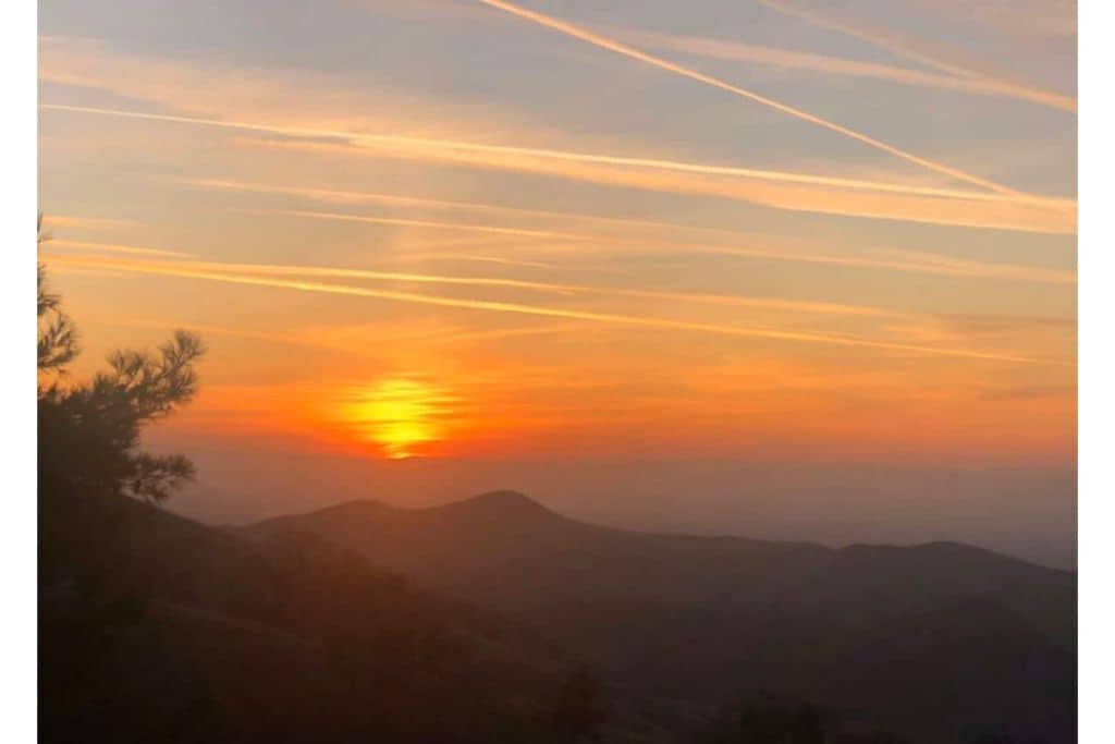 Secluded, Spacious RV on Scenic Mt top w/Sunsets