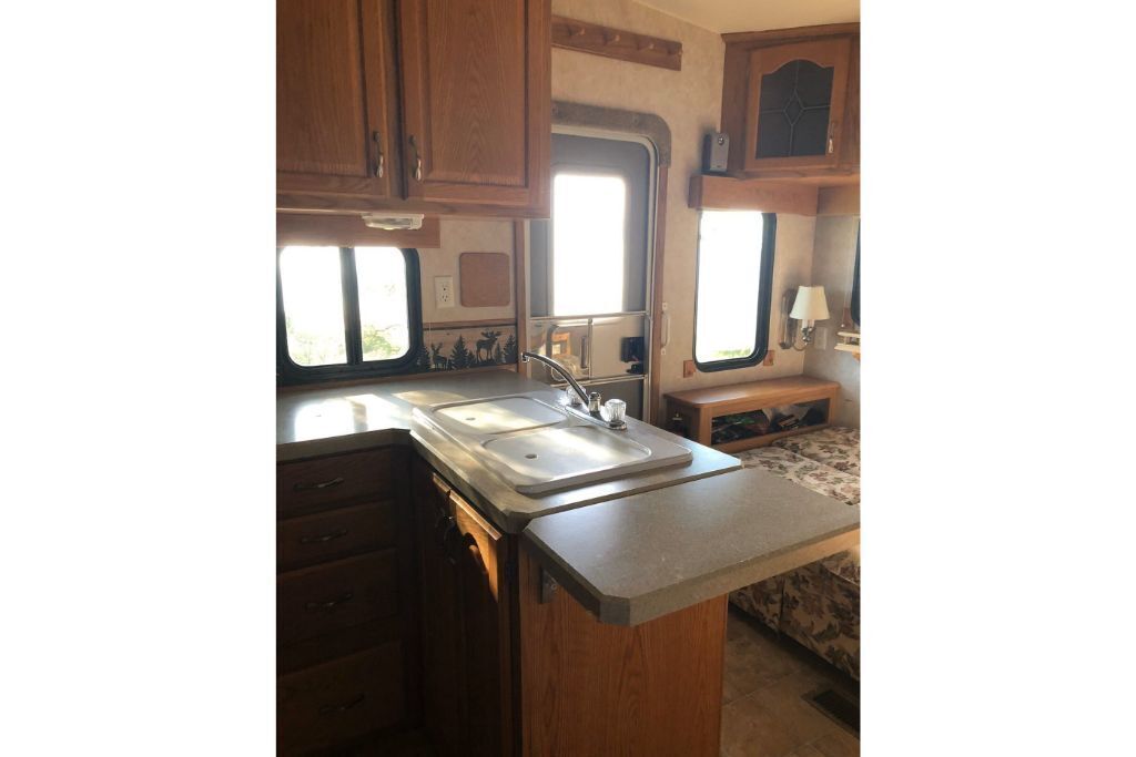 Secluded, Spacious RV on Scenic Mt top w/Sunsets