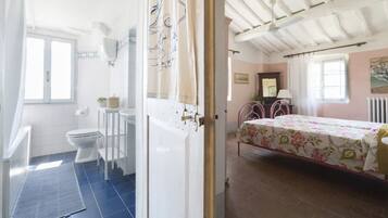5 Schlafzimmer, Bügeleisen/Bügelbrett, WLAN, Bettwäsche