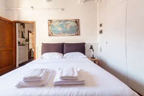 2 chambres, fer et planche à repasser, Wi-Fi, draps fournis
