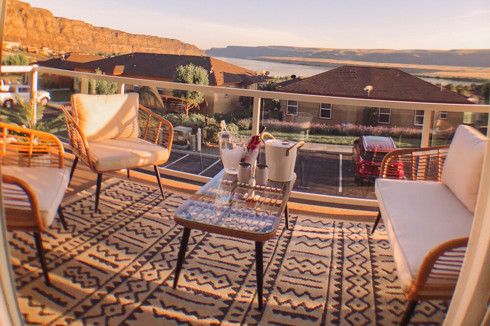 Entire House - Expansive views and access to community amenities