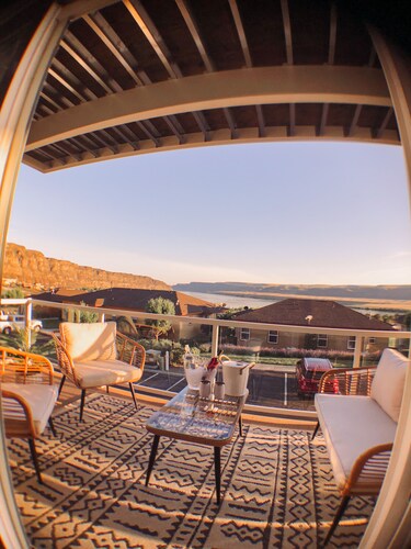 Entire House - Expansive views and access to community amenities