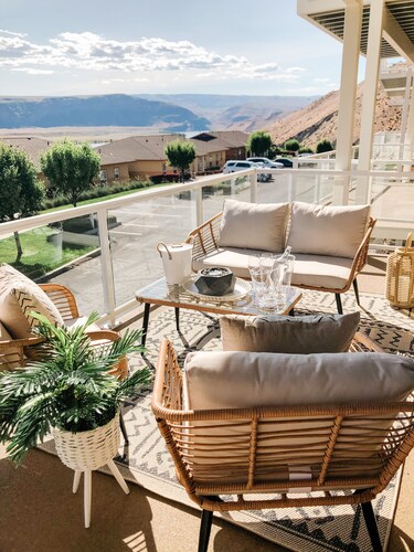 Entire House - Expansive views and access to community amenities
