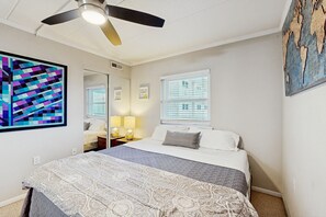 2 bedrooms, iron/ironing board, free internet, bed sheets