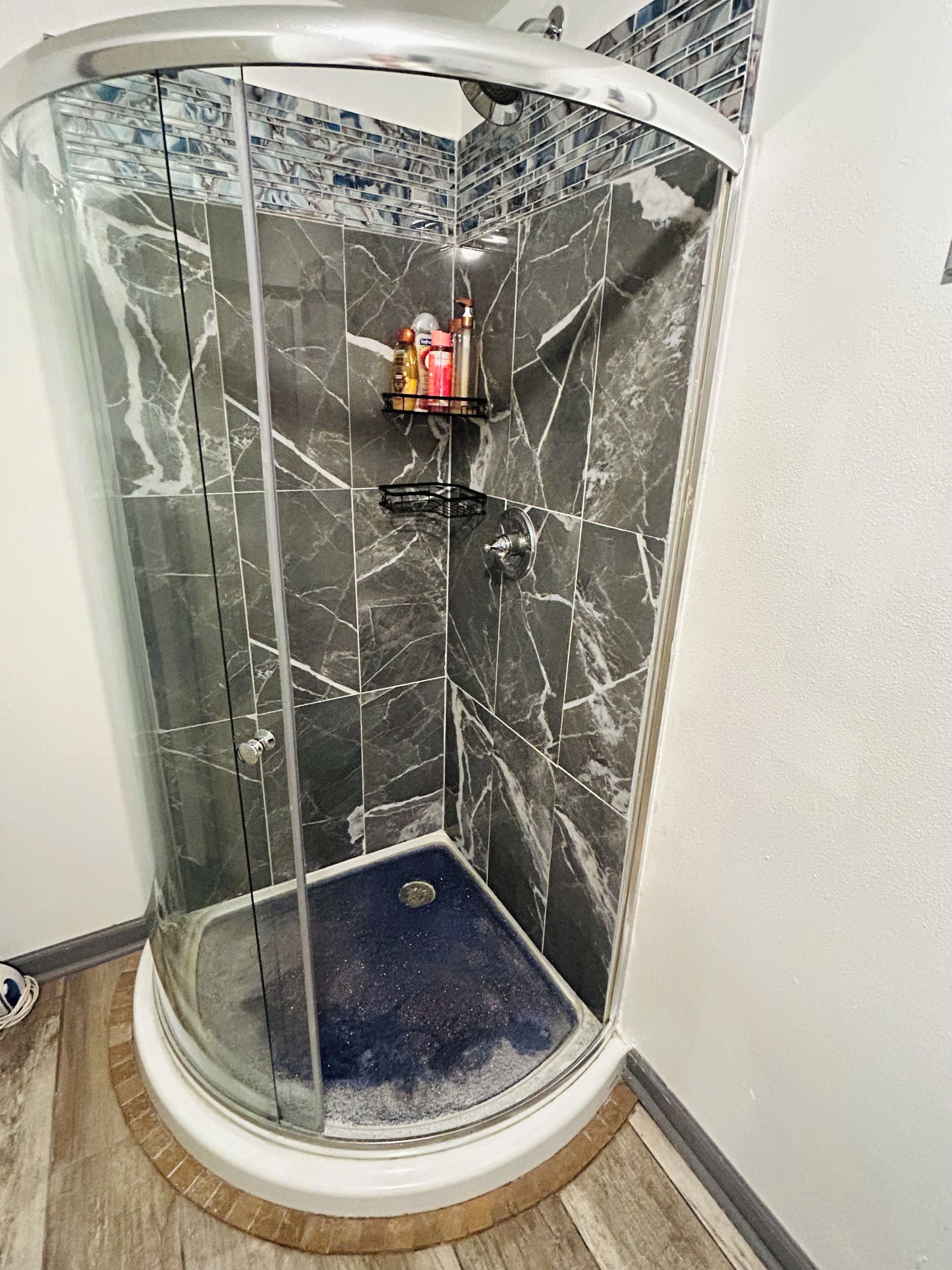 淋浴设施、吹风机、毛巾、肥皂