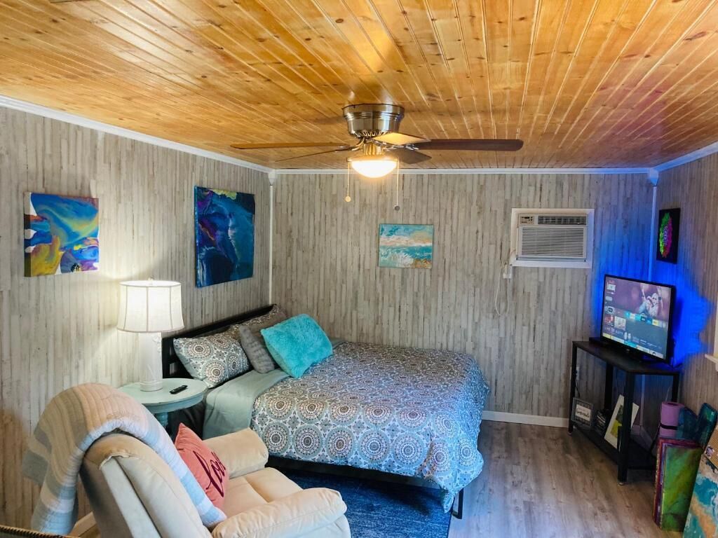 Cozy King Bed with Breakfast